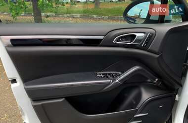 Позашляховик / Кросовер Porsche Cayenne 2014 в  фото 28 Позашляховик / Кросовер Porsche Cayenne 2014 в