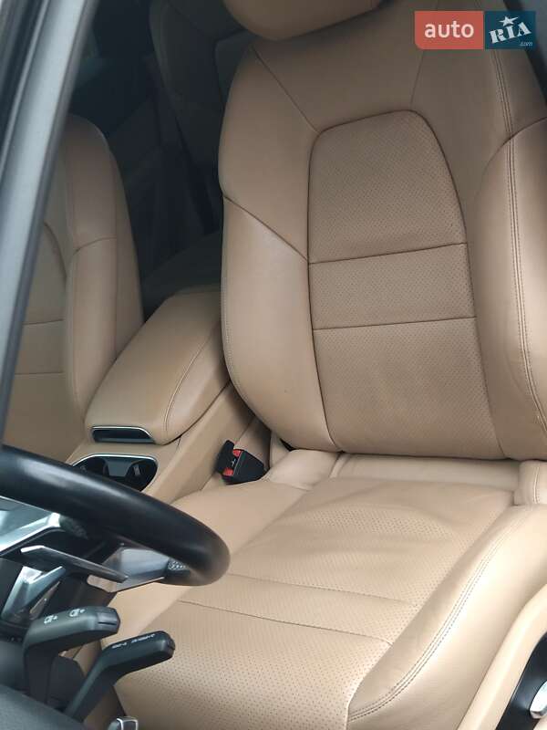 Позашляховик / Кросовер Porsche Cayenne 2018 в Чернігові фото 18 Позашляховик / Кросовер Porsche Cayenne 2018 в Чернігові