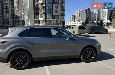 Внедорожник / Кроссовер Porsche Cayenne 2018 в 