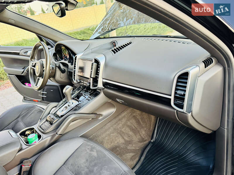 Внедорожник / Кроссовер Porsche Cayenne 2017 в Одессе фото 60 Внедорожник / Кроссовер Porsche Cayenne 2017 в Одессе