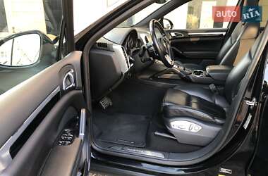 Внедорожник / Кроссовер Porsche Cayenne 2015 в 