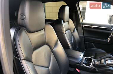 Внедорожник / Кроссовер Porsche Cayenne 2015 в 