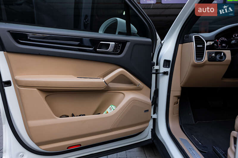 Позашляховик / Кросовер Porsche Cayenne 2020 в Києві