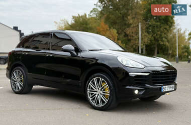 Внедорожник / Кроссовер Porsche Cayenne 2015 в 