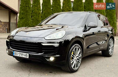 Внедорожник / Кроссовер Porsche Cayenne 2015 в 