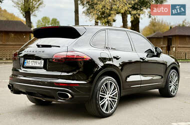 Внедорожник / Кроссовер Porsche Cayenne 2015 в 