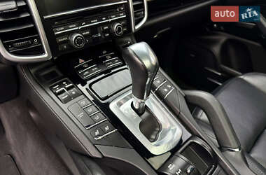 Внедорожник / Кроссовер Porsche Cayenne 2015 в 