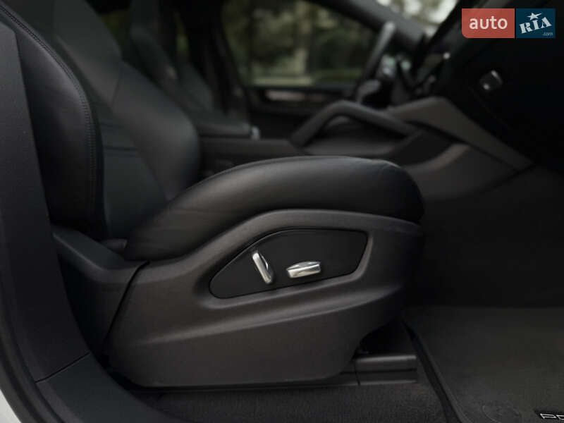 Внедорожник / Кроссовер Porsche Cayenne 2019 в Львове фото 60 Внедорожник / Кроссовер Porsche Cayenne 2019 в Львове