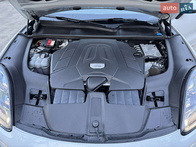 Внедорожник / Кроссовер Porsche Cayenne 2019 в Киеве