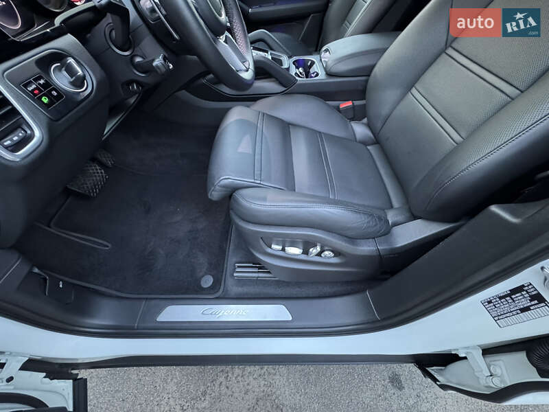 Внедорожник / Кроссовер Porsche Cayenne 2019 в Киеве