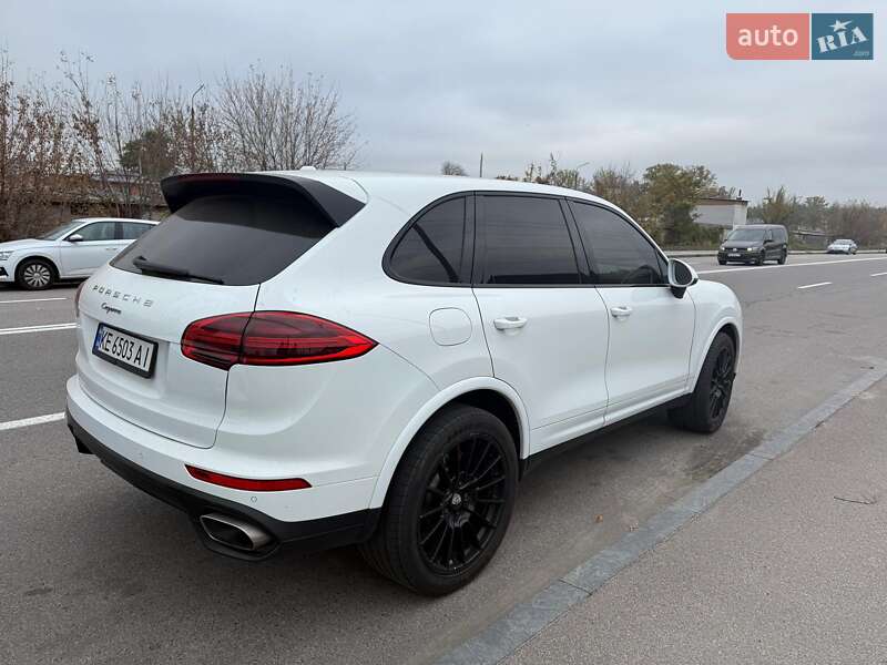 Внедорожник / Кроссовер Porsche Cayenne 2016 в Киеве