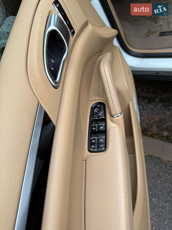 Внедорожник / Кроссовер Porsche Cayenne 2016 в Киеве