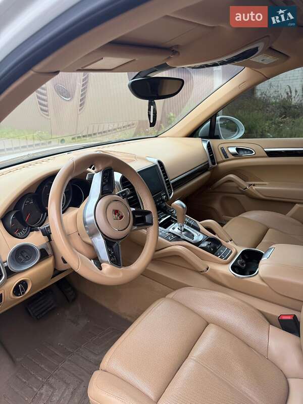 Внедорожник / Кроссовер Porsche Cayenne 2016 в Киеве