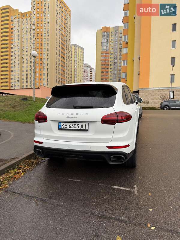 Внедорожник / Кроссовер Porsche Cayenne 2016 в Киеве