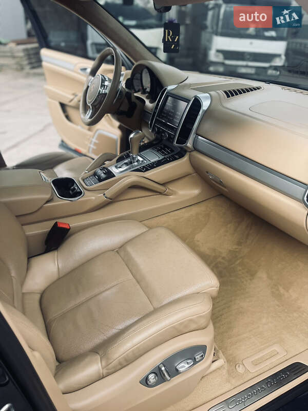 Внедорожник / Кроссовер Porsche Cayenne 2010 в Ровно