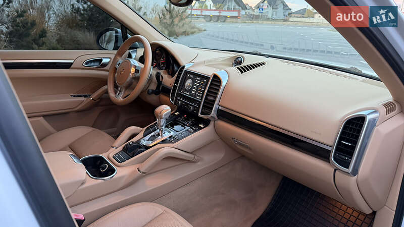 Внедорожник / Кроссовер Porsche Cayenne 2014 в Луцке