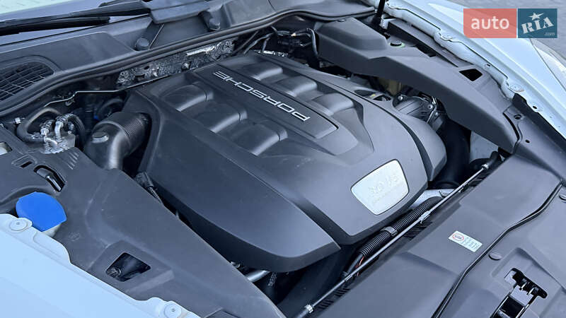 Внедорожник / Кроссовер Porsche Cayenne 2014 в Луцке