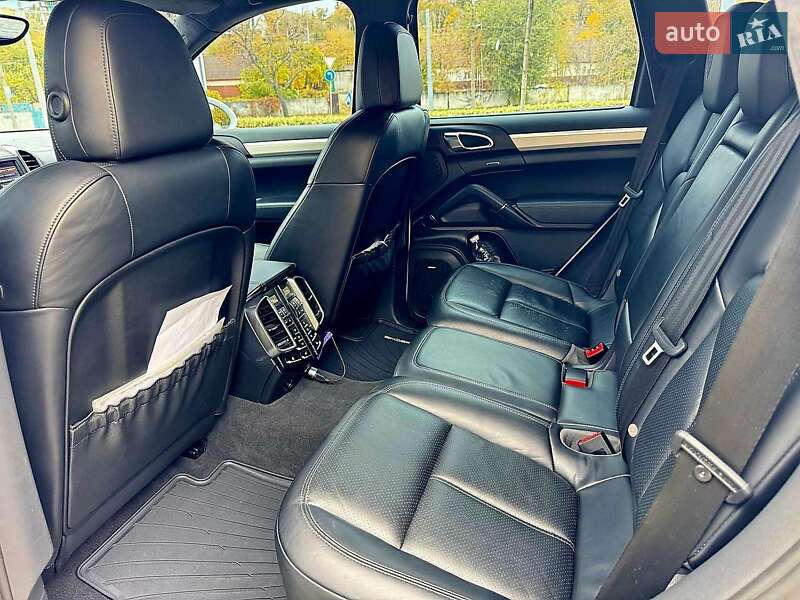 Внедорожник / Кроссовер Porsche Cayenne 2012 в Днепре