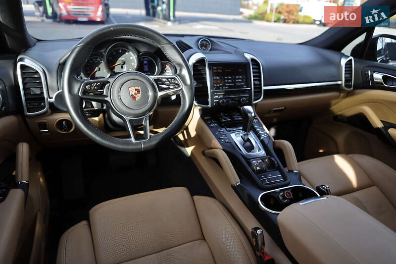 Позашляховик / Кросовер Porsche Cayenne 2015 в Києві