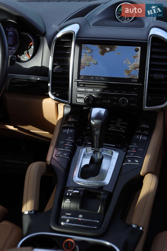 Позашляховик / Кросовер Porsche Cayenne 2015 в Києві