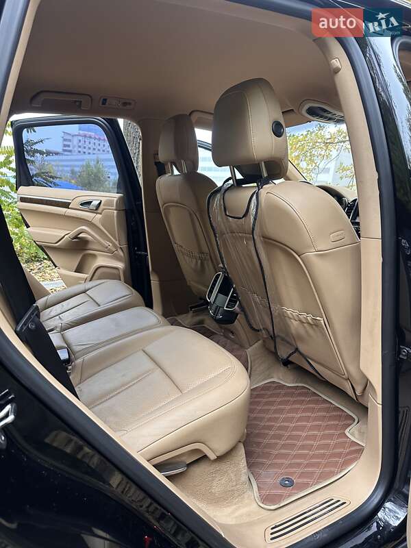 Внедорожник / Кроссовер Porsche Cayenne 2013 в Киеве
