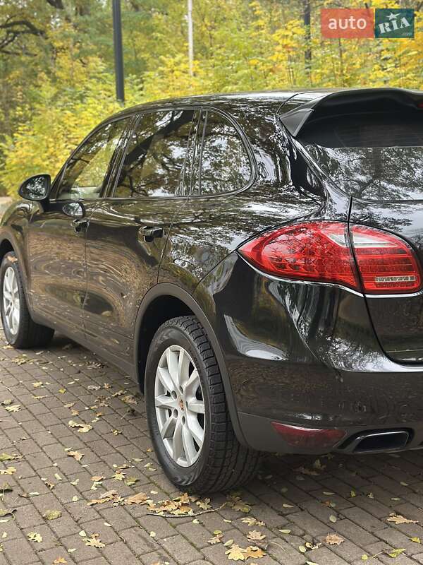 Внедорожник / Кроссовер Porsche Cayenne 2013 в Киеве