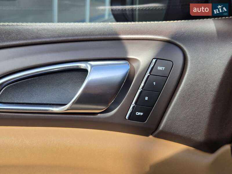 Внедорожник / Кроссовер Porsche Cayenne 2010 в Киеве