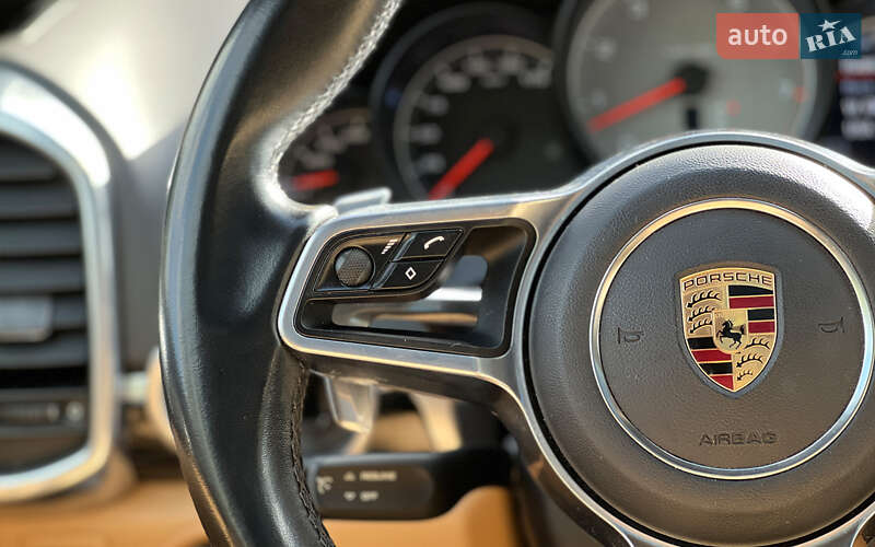 Внедорожник / Кроссовер Porsche Cayenne 2016 в Львове