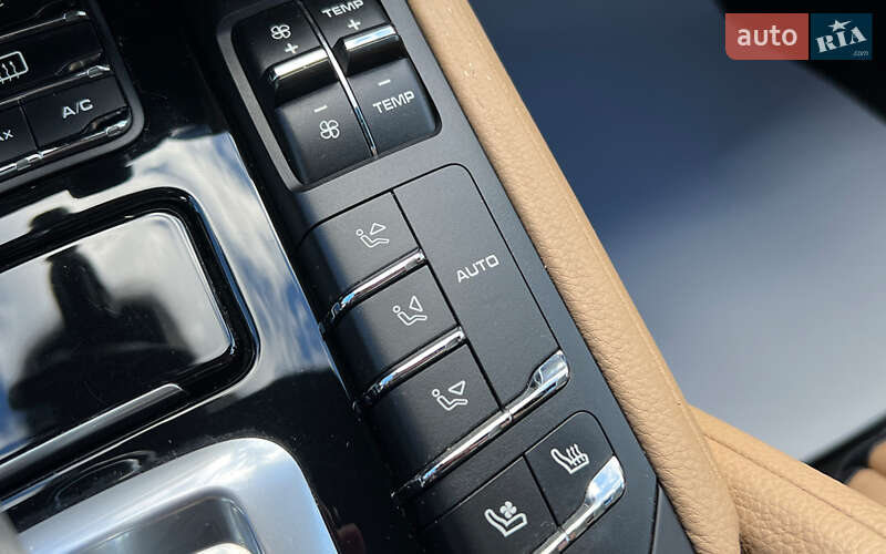 Внедорожник / Кроссовер Porsche Cayenne 2016 в Львове