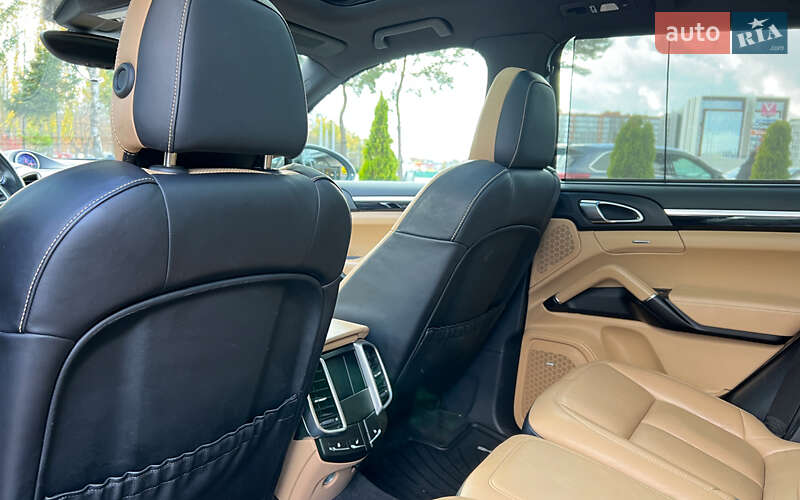 Внедорожник / Кроссовер Porsche Cayenne 2016 в Львове