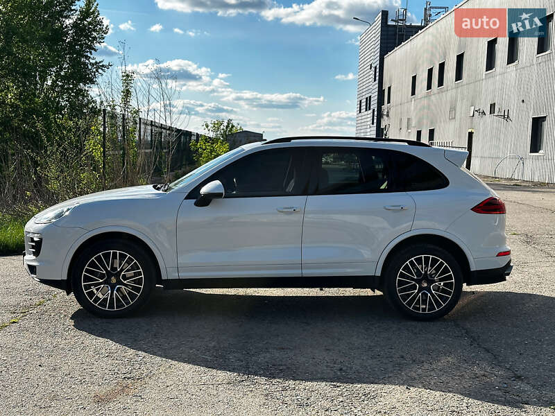 Позашляховик / Кросовер Porsche Cayenne 2015 в Харкові