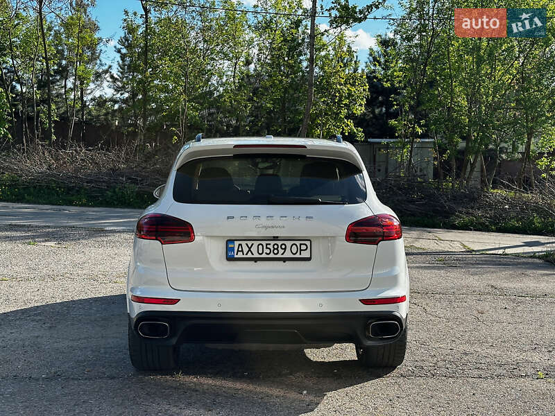 Позашляховик / Кросовер Porsche Cayenne 2015 в Харкові