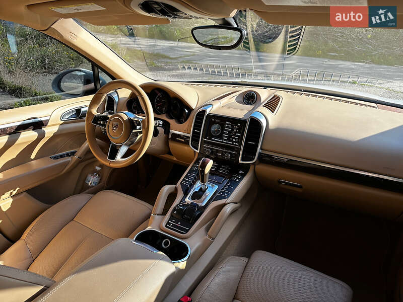 Позашляховик / Кросовер Porsche Cayenne 2015 в Харкові