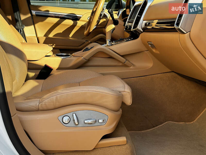 Позашляховик / Кросовер Porsche Cayenne 2015 в Харкові