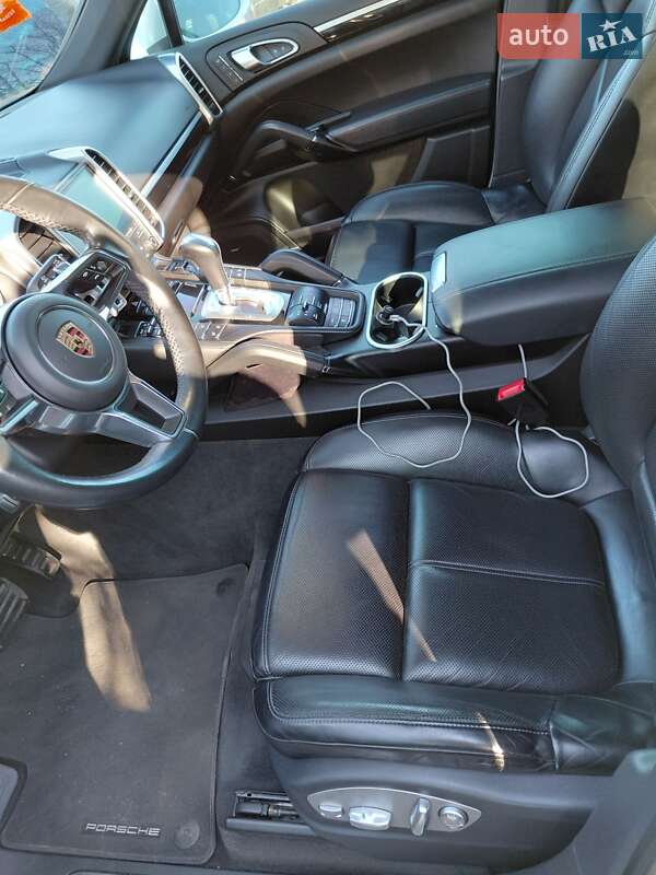 Позашляховик / Кросовер Porsche Cayenne 2017 в Києві
