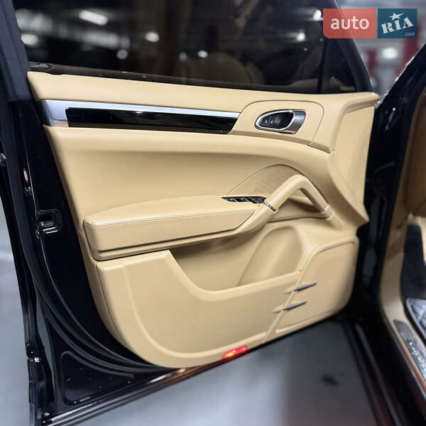 Внедорожник / Кроссовер Porsche Cayenne 2014 в Днепре