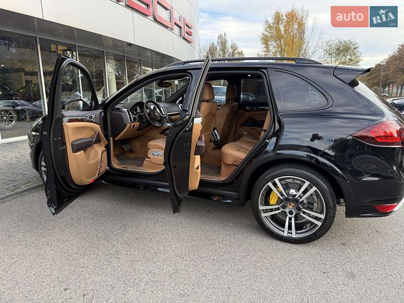Позашляховик / Кросовер Porsche Cayenne 2013 в Дніпрі