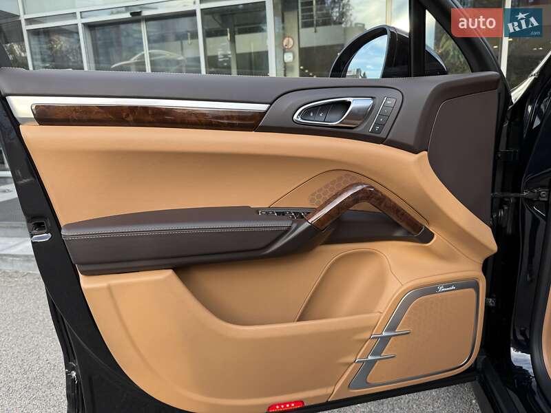 Позашляховик / Кросовер Porsche Cayenne 2013 в Дніпрі