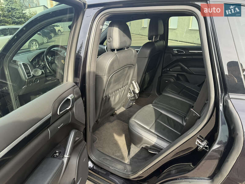 Внедорожник / Кроссовер Porsche Cayenne 2011 в Киеве