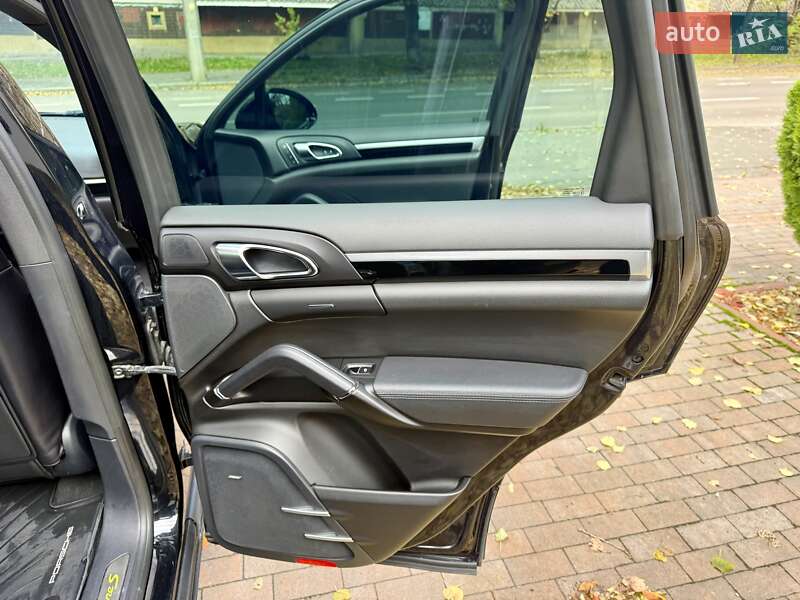 Внедорожник / Кроссовер Porsche Cayenne 2016 в Киеве фото 41 Внедорожник / Кроссовер Porsche Cayenne 2016 в Киеве