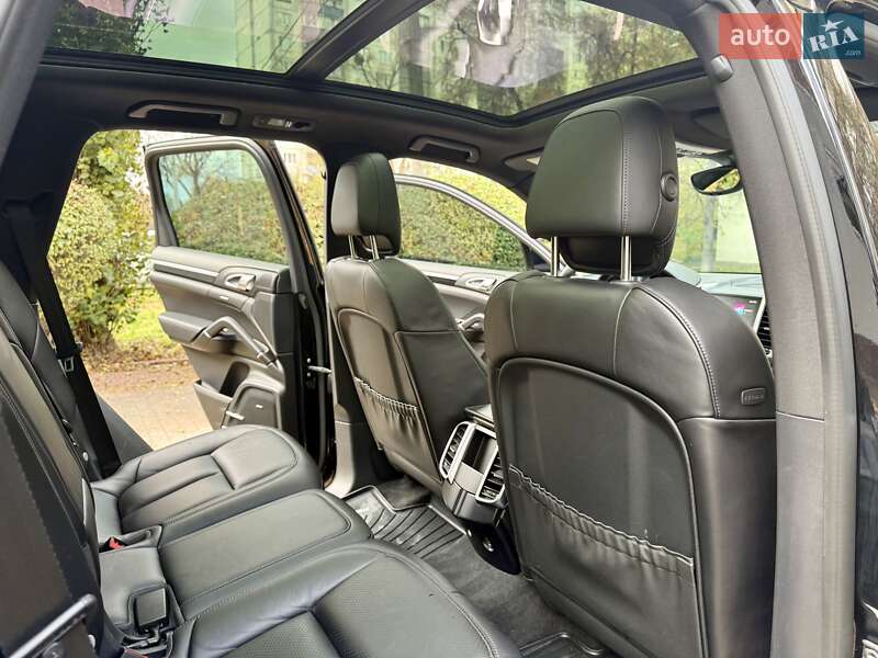 Внедорожник / Кроссовер Porsche Cayenne 2016 в Киеве фото 44 Внедорожник / Кроссовер Porsche Cayenne 2016 в Киеве