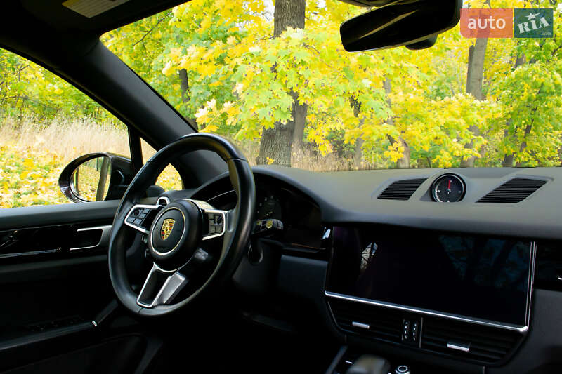 Внедорожник / Кроссовер Porsche Cayenne 2018 в Киеве