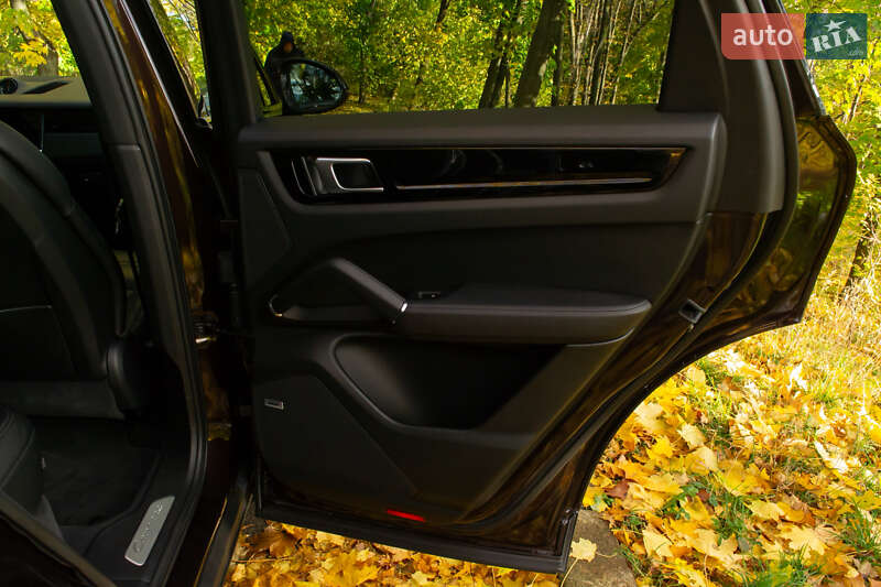 Внедорожник / Кроссовер Porsche Cayenne 2018 в Киеве