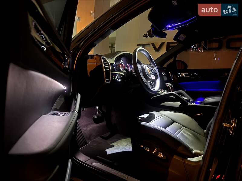 Внедорожник / Кроссовер Porsche Cayenne 2019 в Одессе