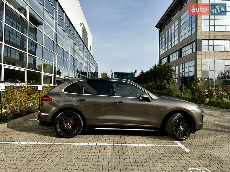 Позашляховик / Кросовер Porsche Cayenne 2015 в Києві