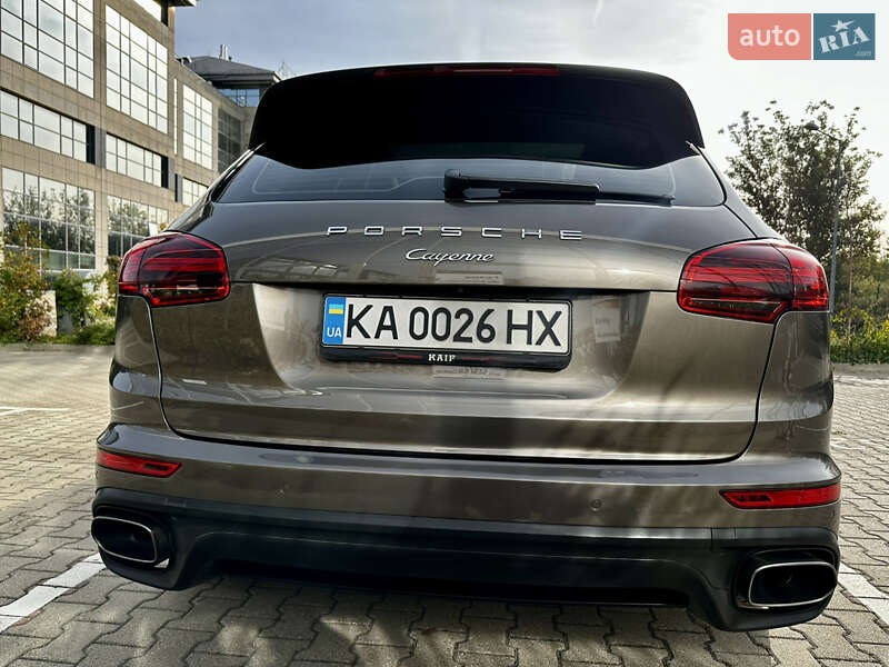 Позашляховик / Кросовер Porsche Cayenne 2015 в Києві