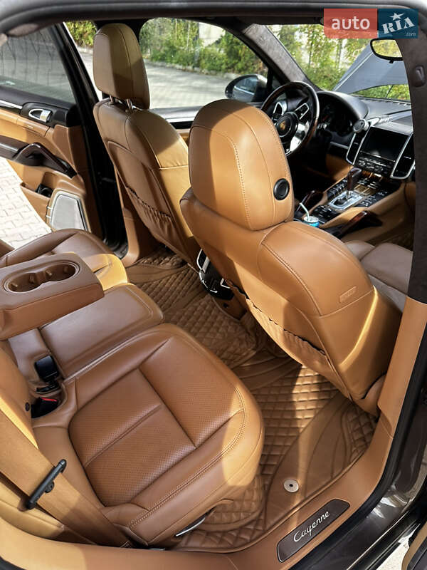 Позашляховик / Кросовер Porsche Cayenne 2015 в Києві