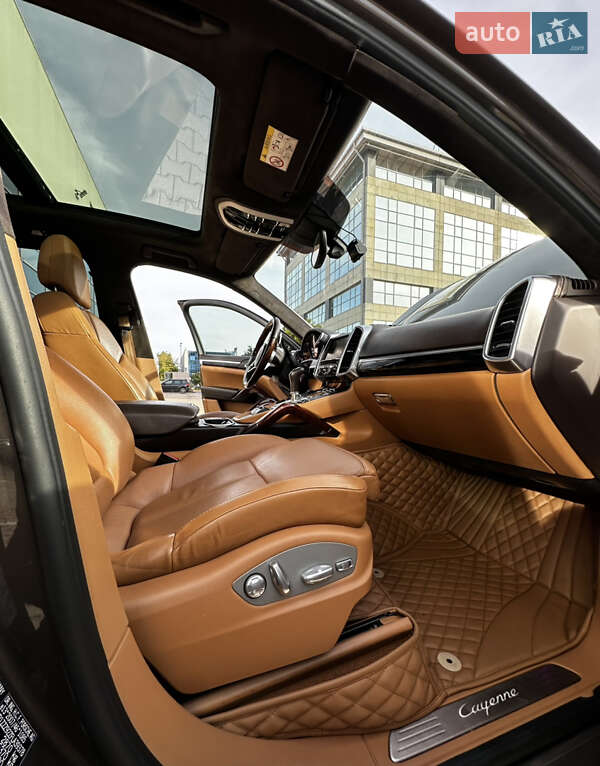 Позашляховик / Кросовер Porsche Cayenne 2015 в Києві