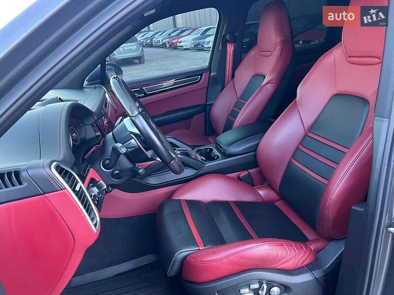 Позашляховик / Кросовер Porsche Cayenne 2019 в Львові
