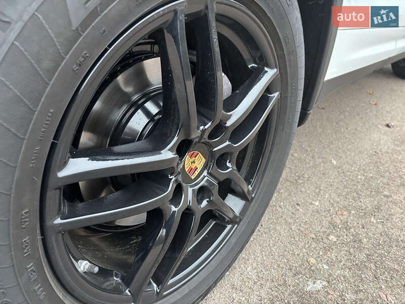 Позашляховик / Кросовер Porsche Cayenne 2015 в Ніжині